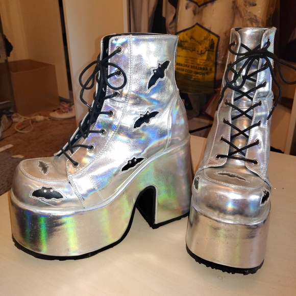 Demonia holographic boots - Picture 2 of 3